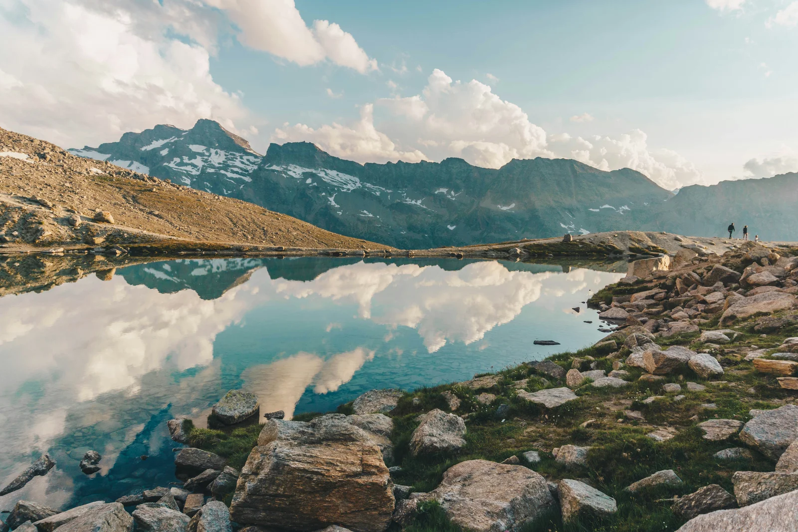 Panorama sul massiccio del Monte Bianco e i ghiacciai della Valle d'Aosta
