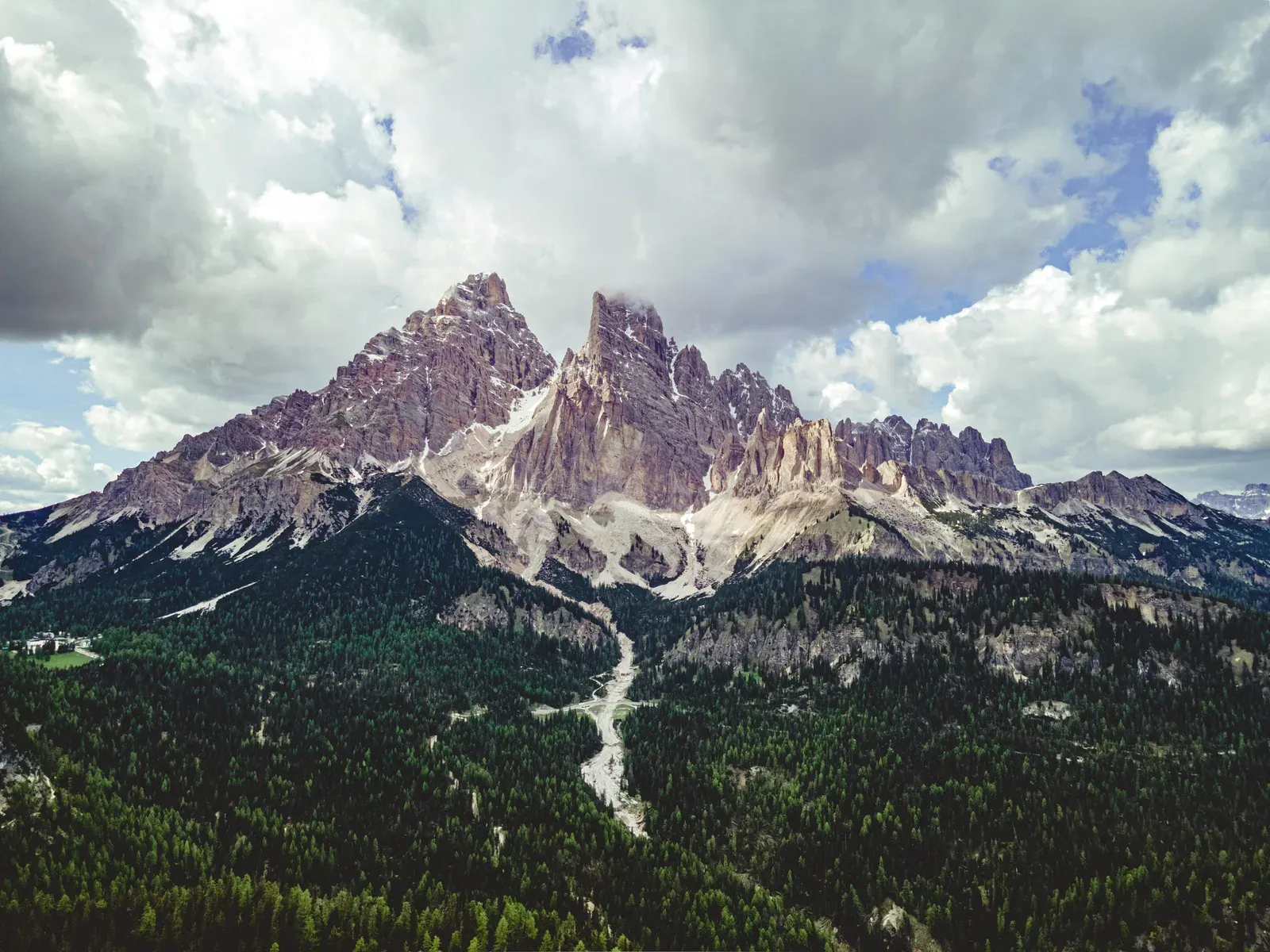 Dolomiti bellunesi e altipiani del Cansiglio nel Veneto