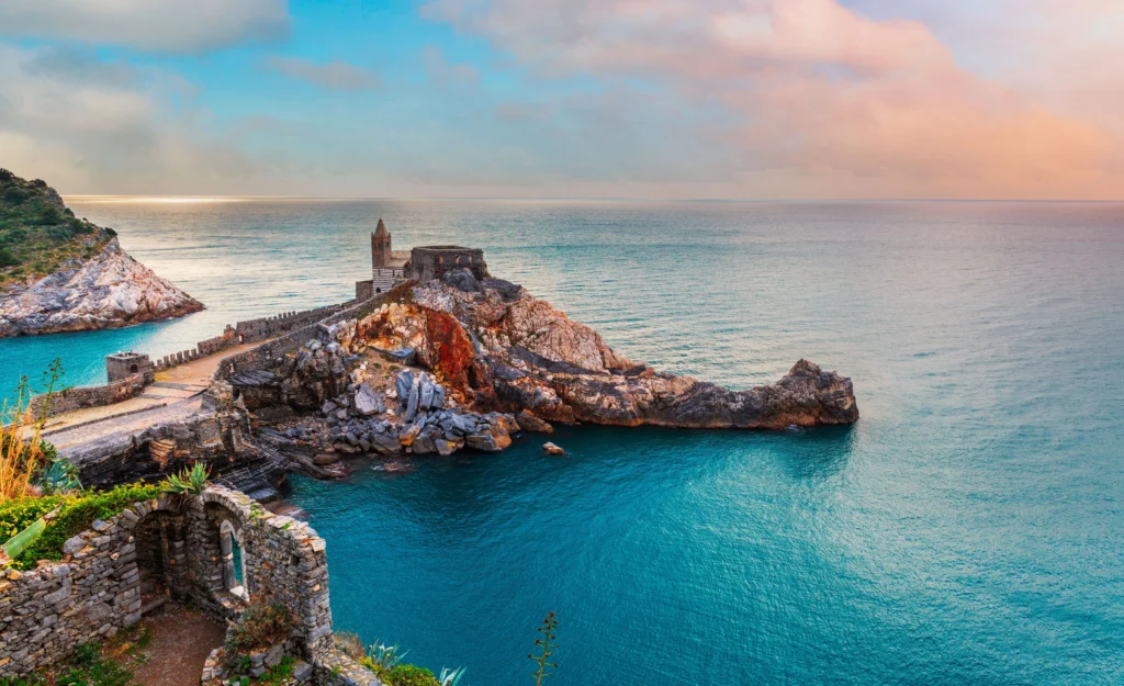 Trekking Riomaggiore - Portovenere: Tappe e Percorso del sentiero dell' Infinito vista mare